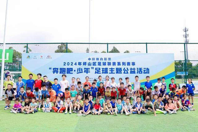 齐达内新战术启用：姆巴佩回归边路，登贝莱担任中锋的挑战与机遇